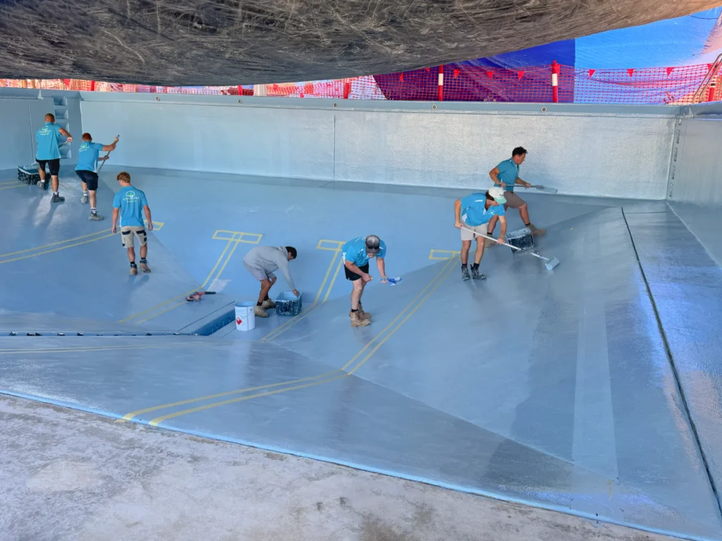 02772M-gallery-lap-during-1